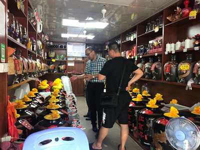 赤坎区市场监管局开展酒类产品专项检查