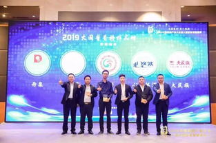 年产1.5万吨,获评榜样品牌,这家35年的茅台镇老厂何以扛旗 民族酱香