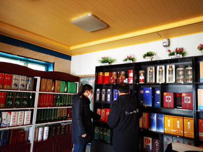 新右旗市场监管局(知识产权局)开展酒类市场打假治劣专项执法行动