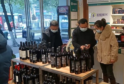 严守食品安全底线 筑牢疫情防控防线